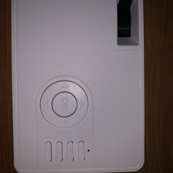 LED Projector - Picture 4 of 16